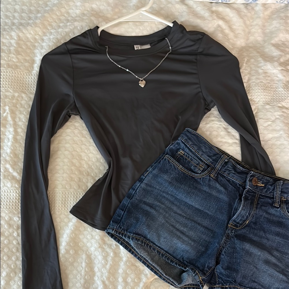 H&M Gray Fitted Long Sleeve Tee